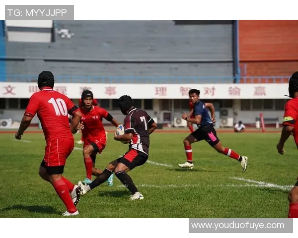 足球校园球星卡助力青少年逐梦绿茵点燃校园体育无限激情