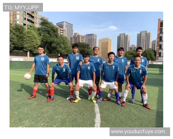 盲人足球球星以坚韧意志踢出生命之光点燃梦想希望